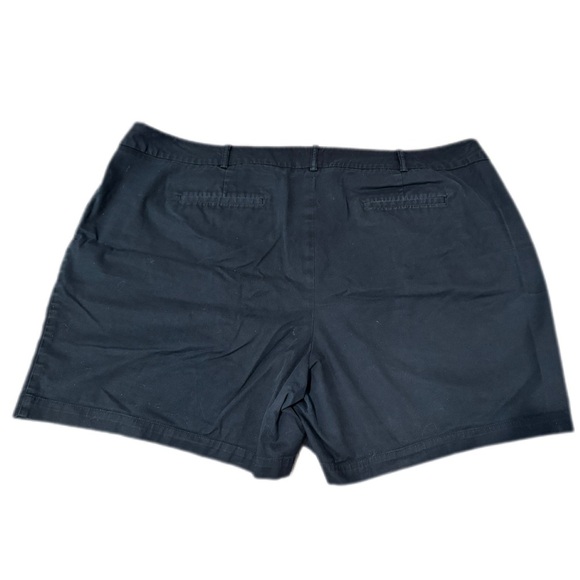 Talbots Woman Black Bermuda Shorts with Flat-Front Style and Comfortable Fit - Picture 2 of 3